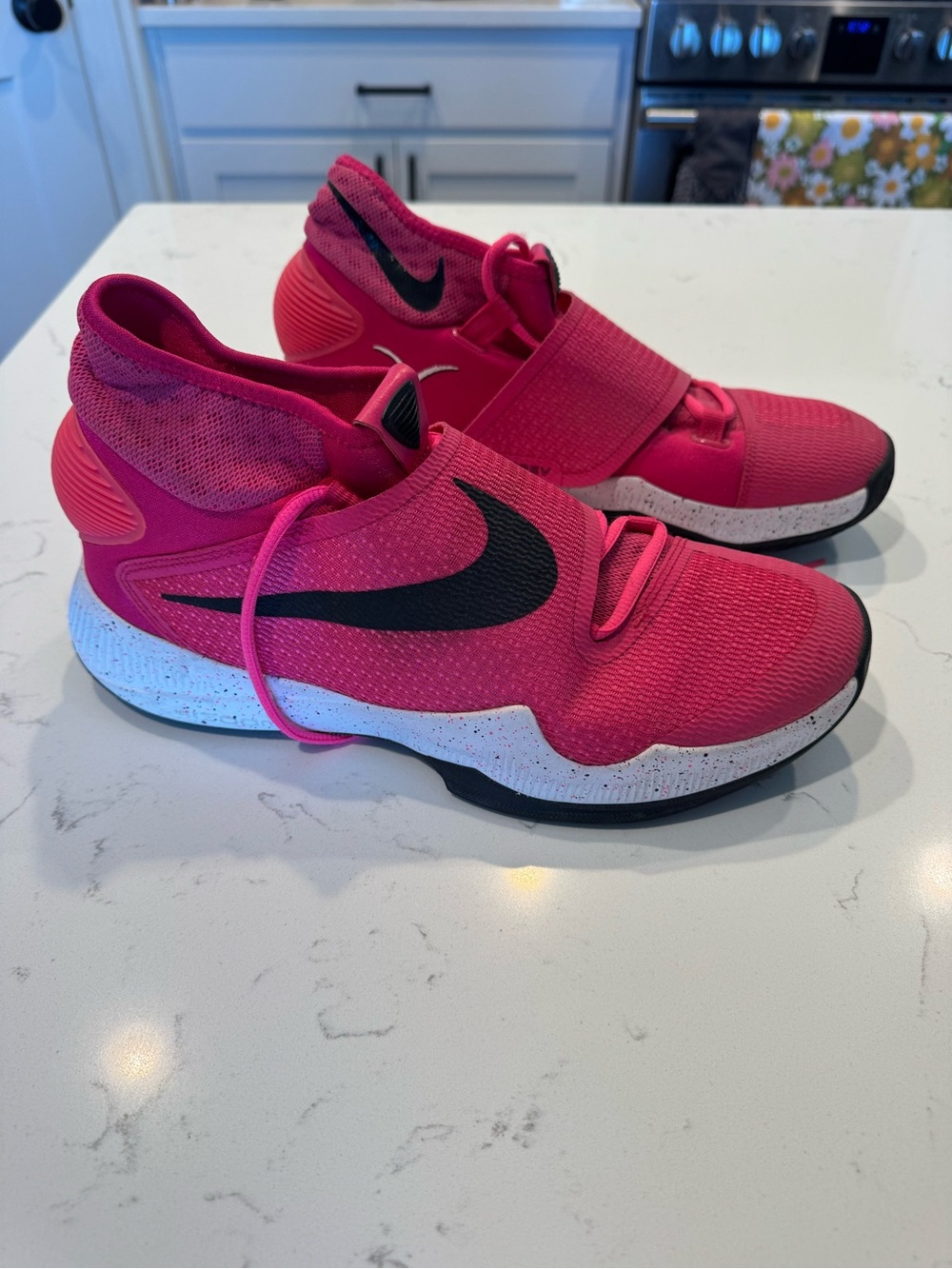 Nike Mens 820224-606 Think Pink Zoom HyperRev 2016 Size 10.5 Basketball Shoes